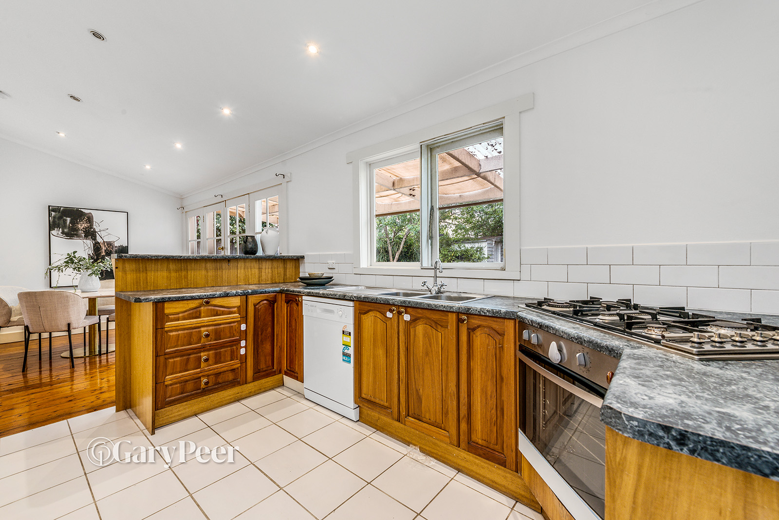 27 Testar Grove, Caulfield North - Thumbnail 4