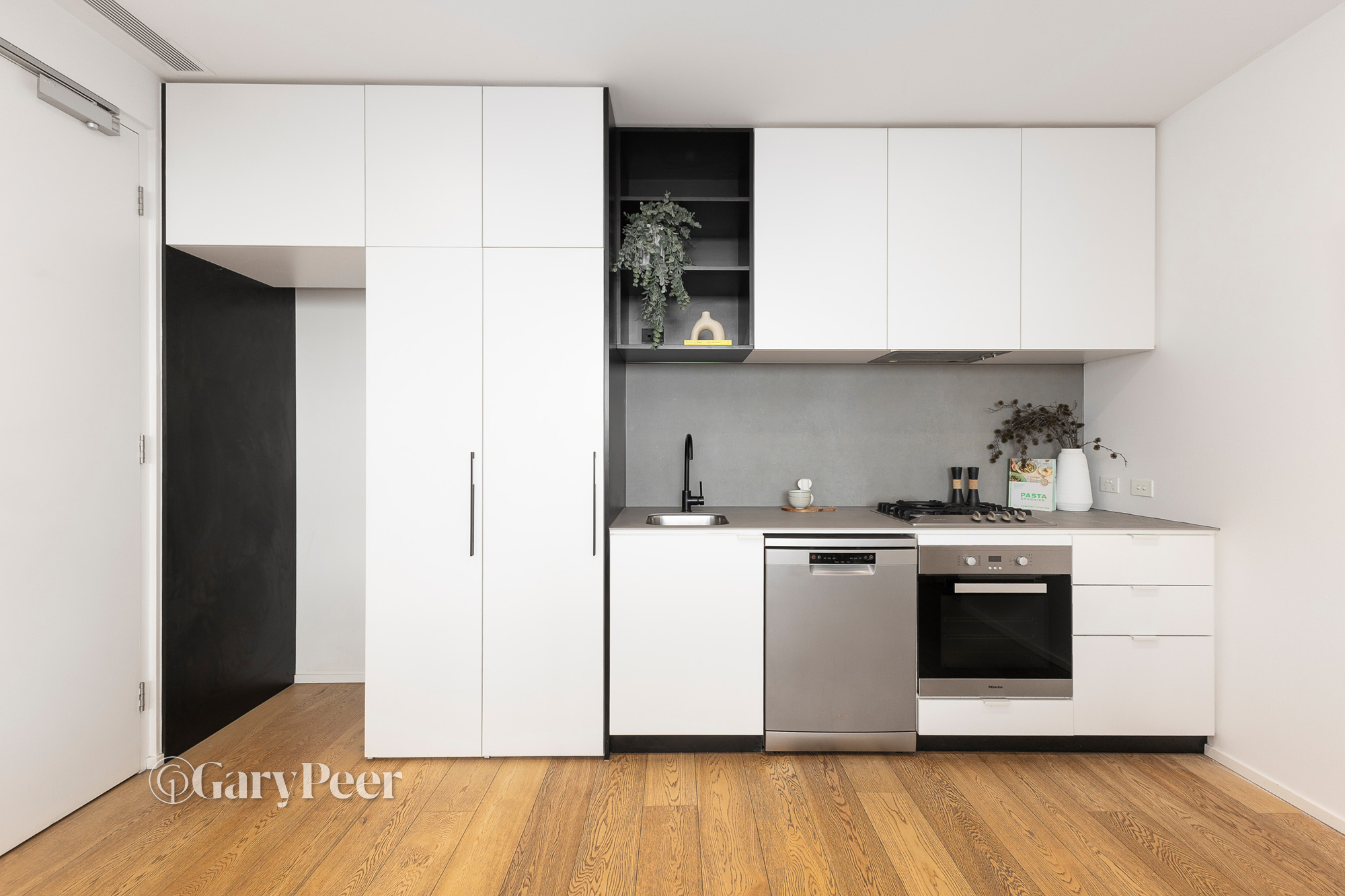 305 / 28 Riddell Parade, Elsternwick, Elsternwick - Thumbnail 2