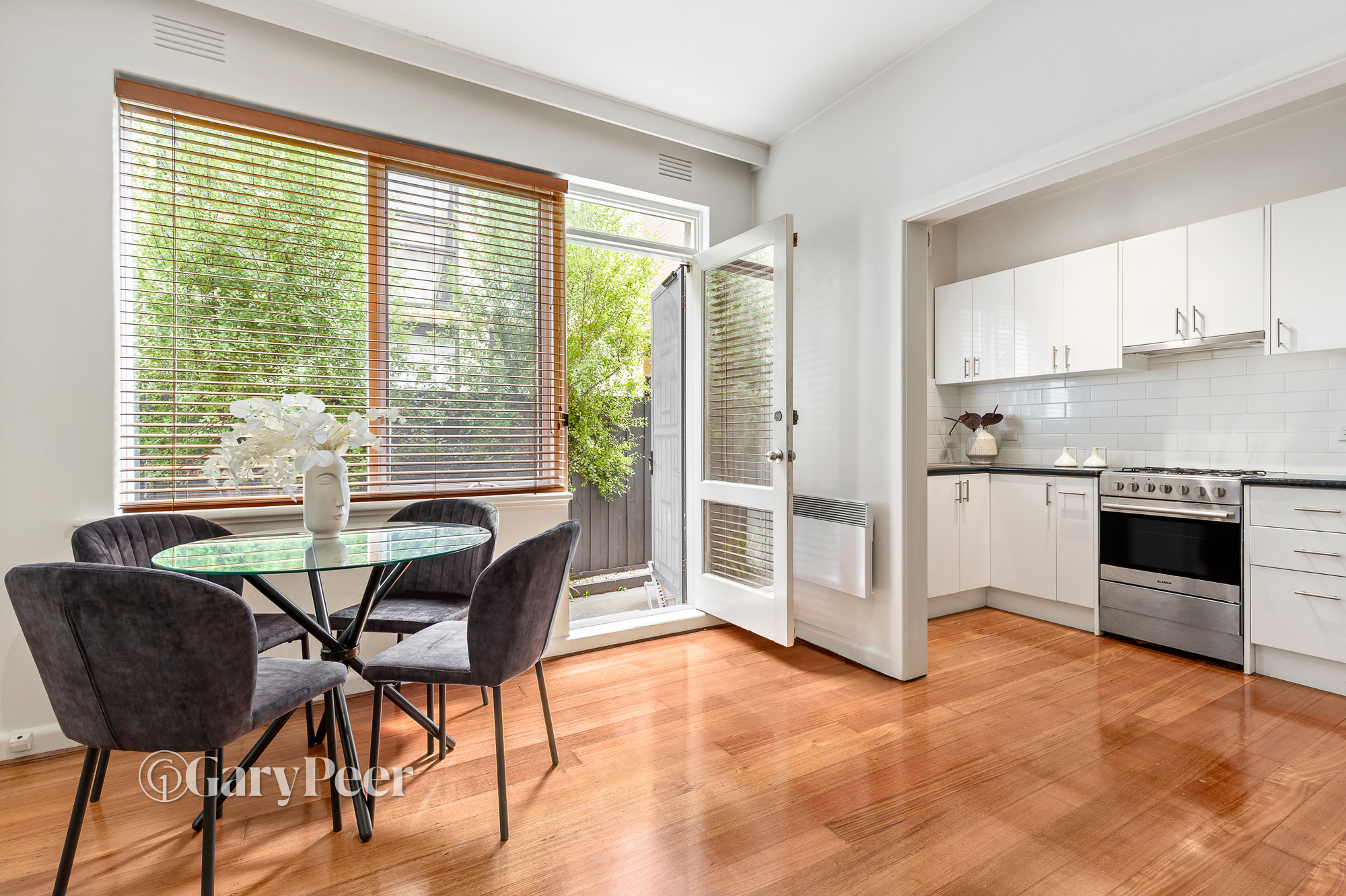 305 / 28 Riddell Parade, Elsternwick, Elsternwick - Thumbnail 3
